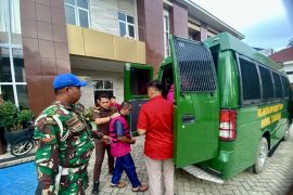 Diduga korupsi jembatan Rp4,9 miliar, dua tersangka ditahan di Tapin