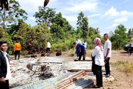 Sebuah rumah di Bangka ludes terbakar disambar petir