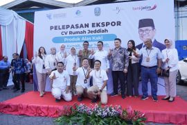 Mendag apresiasi UMKM binaan Bank Jatim yang mampu ekspor 8 ribu pasang alas kaki