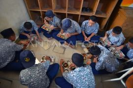 Program MBG dimulai di Padang Page 3 Small
