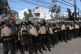 Pengamanan eksekusi bangunan di Surabaya