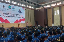 Gubernur Kambu serahkan SK kepada 992 CPNS formasi 2024