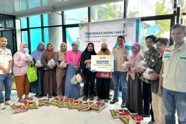 YBM PLN UID Sulselrabar bagikan 1.000 paket daging kurban