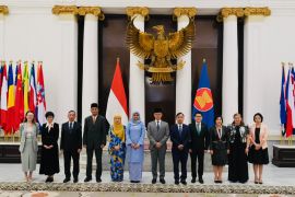 Sugiono, ASEAN reps discuss Community Vision rollout