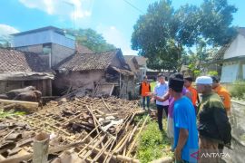 BNPB: Angin kencang di Jember tewaskan satu warga dan rusak bangunan