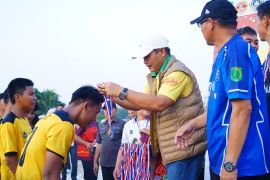 Wabup Muba tutup Turnamen Sepak Bola Bumi Kencana Cup 2025, Kesebelasan Karya Maju Keluar sebagai Juara