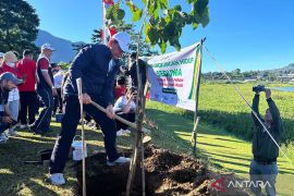Bupati Buleleng ajak warga rawat lingkungan dengan tanam pohon