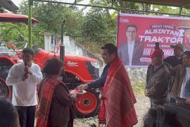 Komisi VII DPR RI salurkan alsintan ke petani Dairi-Sumut agar produktif