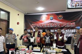 Polda Kepri gerebek minilab produksi cairan vape etomidate