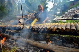 Pesanan lamang bambu meningkat jelang Idul Adha di Padang Page 1 Small