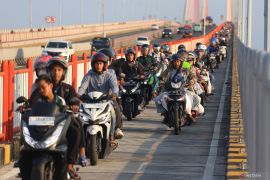 Tips berkendara motor jarak jauh agar tetap aman dan menyenangkan