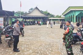 Polri dan TNI jaga Gumas tetap kondusif saat Idul Adha