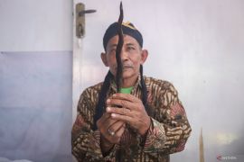 Warga Lamongan gelar jamasan pusaka Keris Korowelang