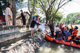 Pemkot Surabaya susur sungai untuk yustisi rumen hewan kurban