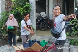 Jurnalis KOMPAK kurban dua sapi dan tiga kambing