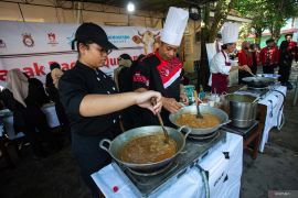  Rendang, semur, hingga burger