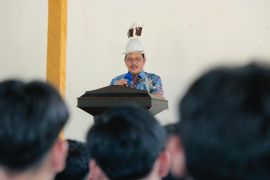 Wagub Kaltara Letakkan Batu Pertama Pembangunan Gedung Serbaguna SMTK Long Bia