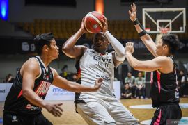 Dewa United bungkam Tangerang Hawks di kandangnya 100-60