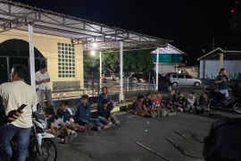 Polres Pasaman Barat amankan belasan anggota geng motor pelaku pengeroyokan-pembakaran