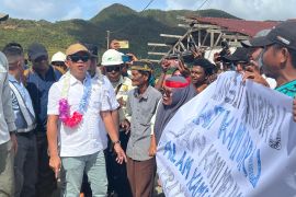 Bahlil cek langsung tambang di Raja Ampat untuk lihat secara objektif