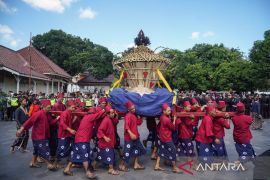 Keraton Yogyakarta gelar tradisi grebeg besar sebagai simbol sedekah raja di Hari Raya Idul Adha
