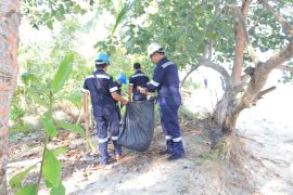 Hari Lingkungan Hidup Sedunia, PT Timah bersihkan sampah plastik dan tanam pohon