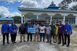 Bank Kalbar salurkan 29 hewan kurban sapi