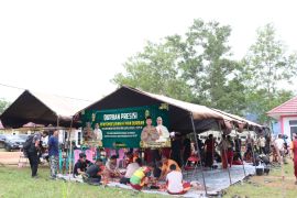 Polres Lingga bagikan 412 paket kurban untuk pererat silaturahmi masyarakat