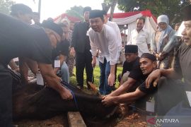Ketua DPD RI sembelih langsung sapi kurban dalam rangka Idul Adha