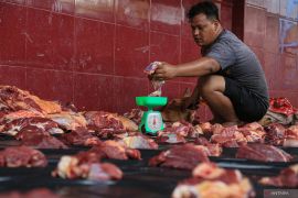 Bupati tinjau kelancaran pemotongan hewan kurban di Kapuas