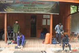 Penutupan jalur pendakian Gunung Raung