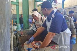 DKP3 Kota Cirebon mengoptimalkan RPH pastikan daging kurban aman konsumsi