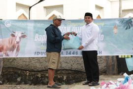 Bang Arul salurkan daging kurban dari Presiden Prabowo