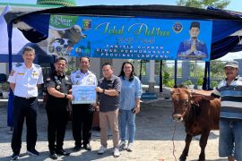 Pelindo Regional 2 Panjang bagikan 25 hewan kurban kepada masyarakat Lampung