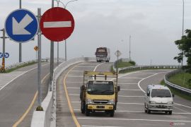 Arus kendaraan selama libur Idul Adha di gerbang tol Ngawi