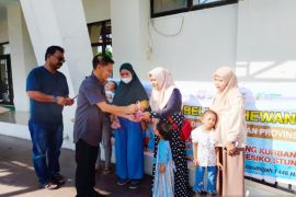 Dinkes Provinsi Gorontalo Bagikan Daging Kurban untuk Keluarga Berisiko Stunting