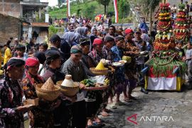 Grebeg Besar Sesaji Puji Jagat, ritual sakral petani jaga sumber air di lereng Gunung Sumbing