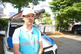 Amrul, Petugas PLN yang siaga jaga listrik Semarang saat Idul Adha