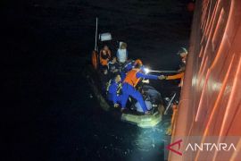 Detik-detik KM Alif Berkah menabrak karang dan kandas, 352 orang terancam