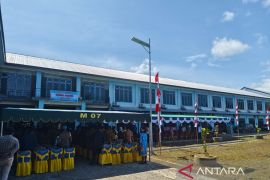 Gubernur resmikan asrama pusat pengembangan SDM Migas di Bintuni