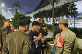 Satpol PP Karawang masih temukan pelajar langgar aturan jam malam