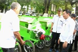 Pemkab Purwakarta salurkan 15 unit mesin perontok padi untuk kelompok tani