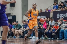Randy Bell untuk pertama kalinya pemain asing yang tak tuntaskan musim IBL
