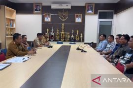 Pemprov teken kontrak kerja sama perbaikan empat ruas jalan di Sultra