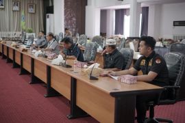 Bapemperda DPRD-Pemkab HSS rapat pengawasan perda