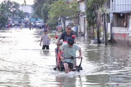 Banjir akibat luapan Kali Lamong di Gresik