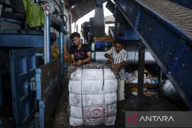 KLH pantau kinerja pengelolaan sampah daerah