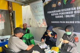 Polda Malut lakukan pemeriksaan kesehatan gratis ke pengemudi ojek