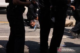 Kemlu RI pastikan pemenuhan hak-hak dua WNI yang ditangkap di LA