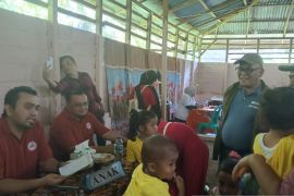 Pemkab Pasaman Barat-IDI berikan layanan pengobatan gratis ke daerah terisolir Rura Patontang (Video)